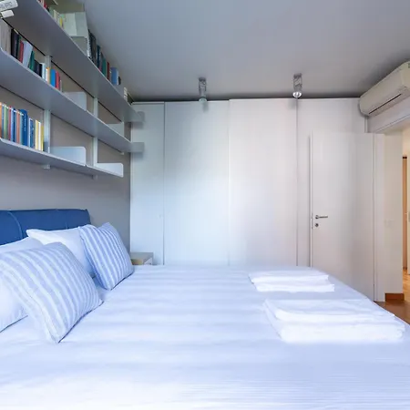 Piola Elegant And Stylish Flat For 4 Милан
